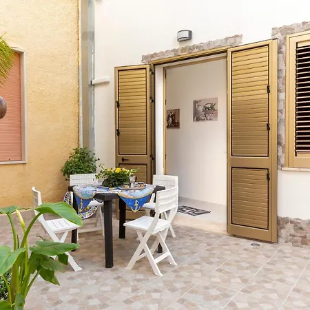 Vavillava Appartamenti In Centro Marsala Exterior photo
